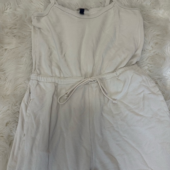 Universal Thread Cream romper - Picture 2 of 4